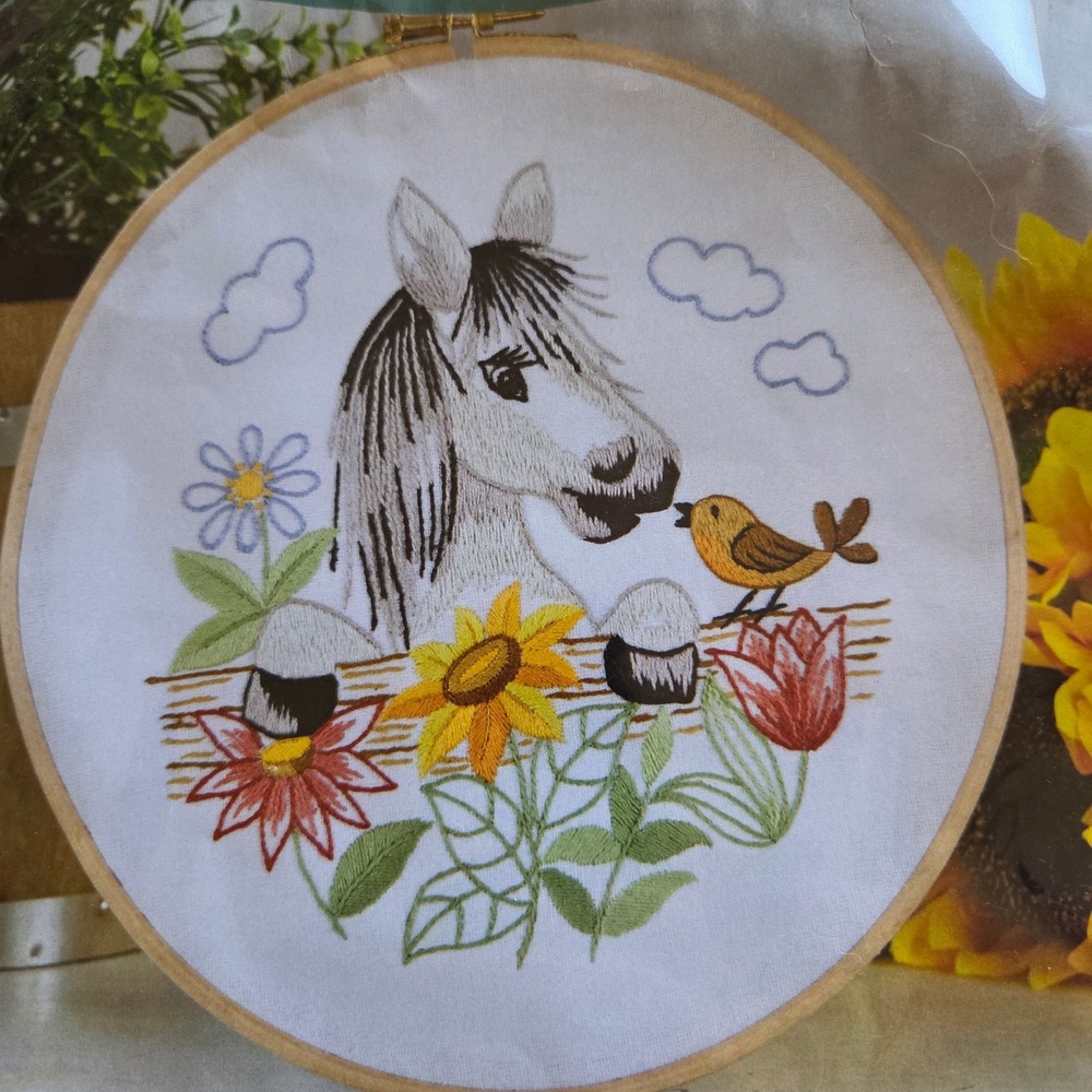 NEW Herrschners On the Farm-Horse Stamped Embroidery Picture Hoop Kit